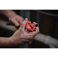 MILWAUKEE Mini řezák na měděné trubky 3 - 23 mm 4932500666