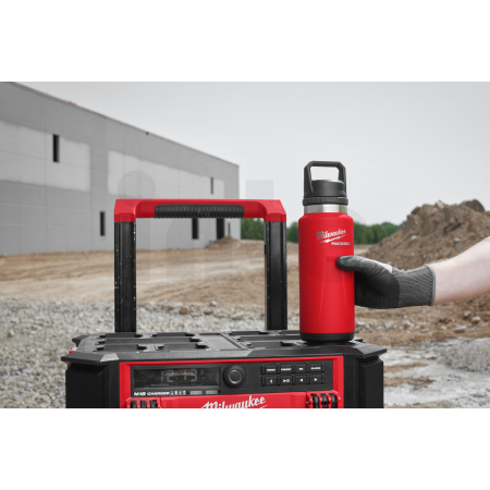 MILWAUKEE Packout™ láhev 1065 ml s víčkem - červená 4932493467