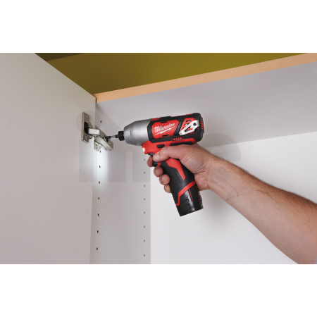 MILWAUKEE M12™ ¼″ Hex kompaktní rázový utahovák 4933441955
