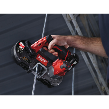 MILWAUKEE M12™ kompaktní pásová pila 4933441805