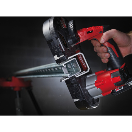 MILWAUKEE M12™ kompaktní pásová pila 4933441805