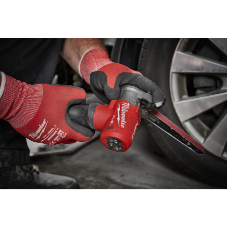 MILWAUKEE M12 M12FBFL13-402B pásová pilníková bruska 13 mm 4933480961