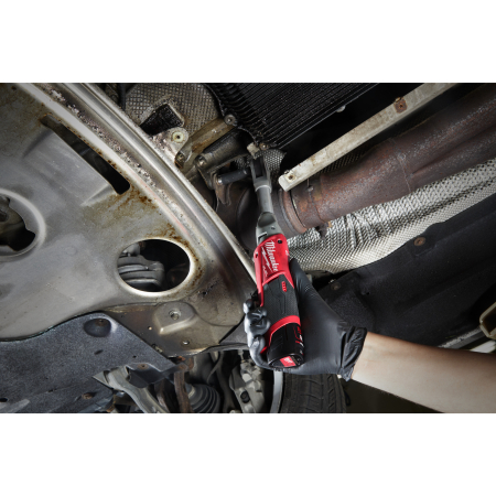 MILWAUKEE M12 FUEL™ ⅜″ Kompaktní ráčna s prodlouženou hlavou 4933471500