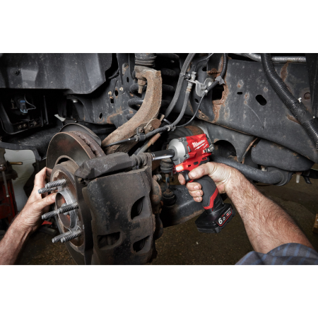 MILWAUKEE M12 FUEL™ kompaktní ⅜″ rázový utahovák 4933464612