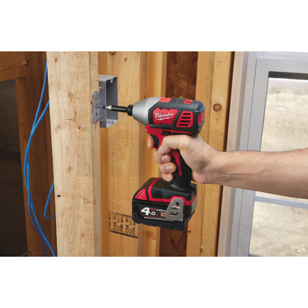 MILWAUKEE M18™ ¼″ hex kompaktní rázový utahovák 4933443570
