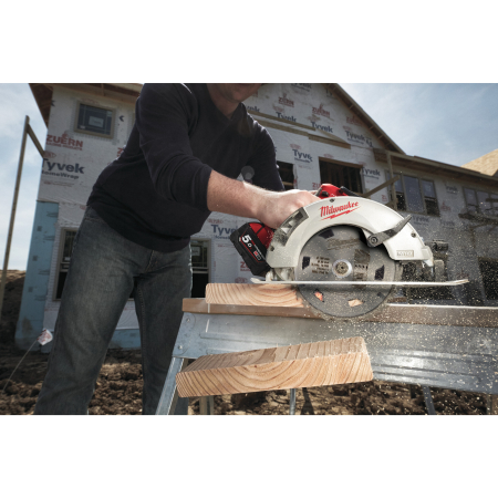 MILWAUKEE M18™ 66 mm bezuhlíková okružní pila na dřevo a plast 4933464590