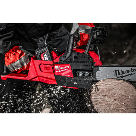 MILWAUKEE M18 FUEL™ Řetězová pila s lištou 30 cm 4933471443