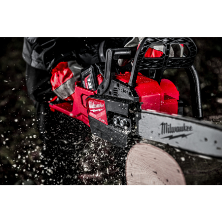 MILWAUKEE M18 FUEL™ Řetězová pila s lištou 30 cm 4933471443