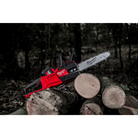MILWAUKEE M18 FUEL™ Řetězová pila s lištou 30 cm 4933471443