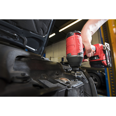 MILWAUKEE M18 FUEL™ SURGE™ ¼″ hex hydraulický rázový utahovák 4933451790