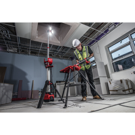 MILWAUKEE M18™ Vysoce výkonná stojanová svítilna s nabíječkou 4933478116