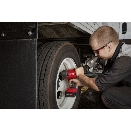 MILWAUKEE M18 FUEL™ ONE-KEY™ ½″ rázový utahovák s pojistným kroužkem a prodlouženým vřetenem 4933478405