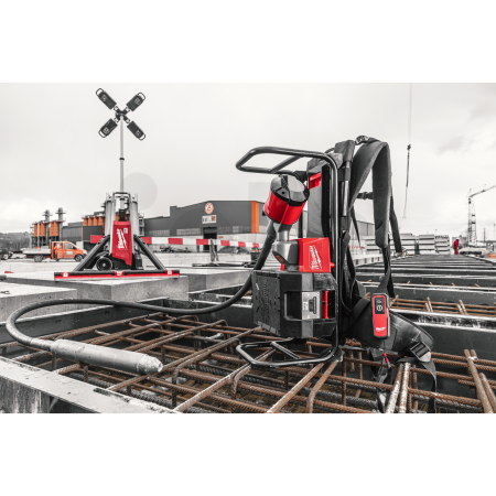 MILWAUKEE MX FUEL™ batohový ponorný vibrátor  do betonu 4933479593