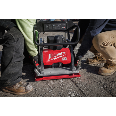 MILWAUKEE MXFPC50-122 vibrační deska 4933493268