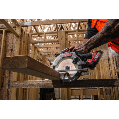 MILWAUKEE M18 FCS552-302X M18 FUEL kompaktní okružní pila 4933493589