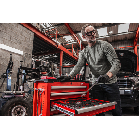 MILWAUKEE TOOLGUARD 27" / 69 cm ocelová skříňka na kolečkách se 7 zásuvkami 4932498252