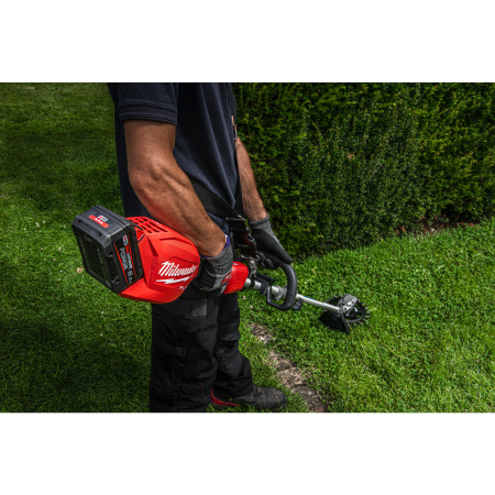 MILWAUKEE M18 FUEL™ set pohonné hlavy a nástavcem strunová sekačka 4933492663