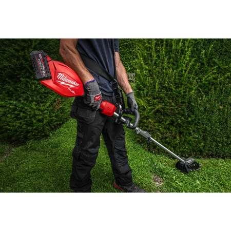 MILWAUKEE M18 FUEL™ set pohonné hlavy a nástavcem strunová sekačka 4933492663