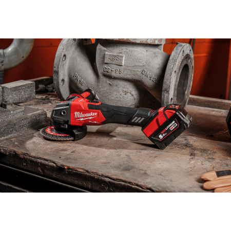MILWAUKEE M18FSAGV125XB-0 úhlová bruska s posuvným spínačem, brzdou a regulací otáček, 125 mm, 4933499158