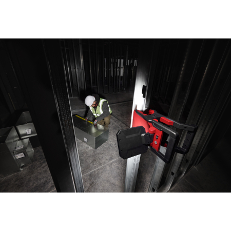 MILWAUKEE M18 PAL2-0 Otočné plošné světlo 4933493547