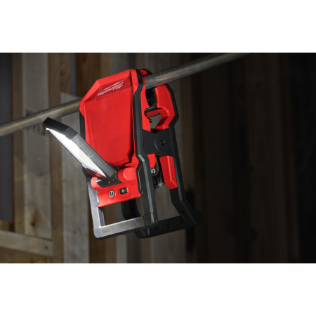 MILWAUKEE M18 PAL2-0 Otočné plošné světlo 4933493547