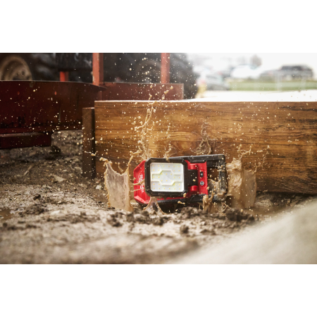 MILWAUKEE M18 PAL2-0 Otočné plošné světlo 4933493547