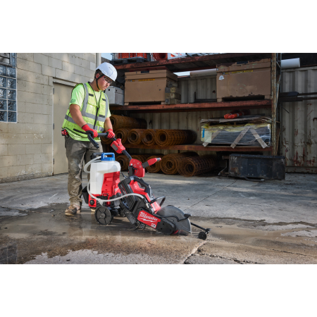 MILWAUKEE M18 BBPFP2-301 zádový postřikovač SWITCH TANK Gen2, rozprašovač, bez nádrže, 1x aku + nabíječka, 4933498962