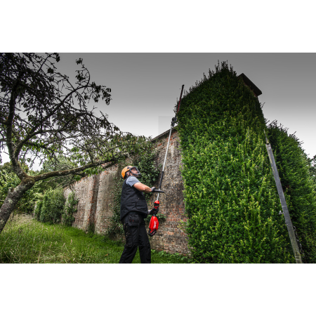 MILWAUKEE M18 FHETE27-0 FUEL prodloužený tyčový plotostřih 267 cm 4933492910