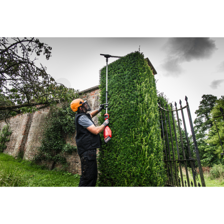 MILWAUKEE M18 FHETE27-0 FUEL prodloužený tyčový plotostřih 267 cm 4933492910