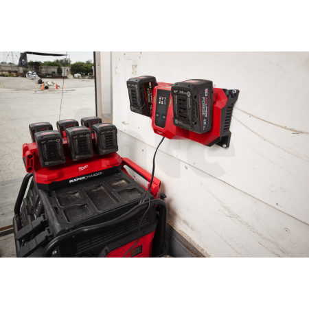 MILWAUKEE M18 MDBSC mobilní super nabíječka se dvěma sloty 4932498557