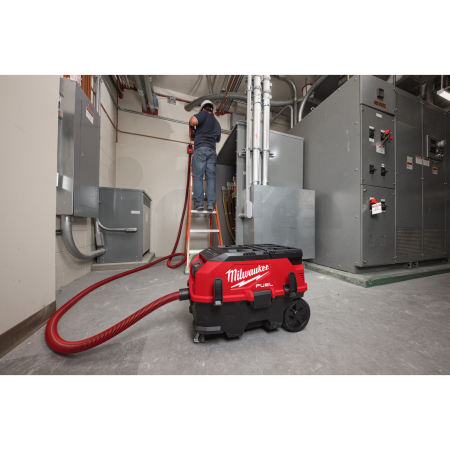 MILWAUKEE M18 FUEL™ odsavač prachu třídy M AC/DC na dva akumulátory a technologií VACLINK™ 4933498142