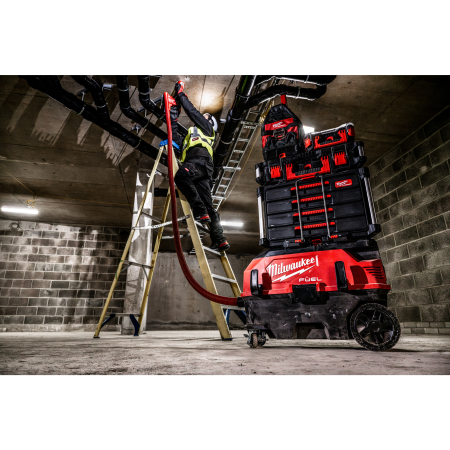 MILWAUKEE M18 FUEL™ odsavač prachu třídy M AC/DC na dva akumulátory a technologií VACLINK™ 4933498142
