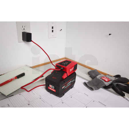 MILWAUKEE M18™ TOP-OFF mini nabíječka 4932499165