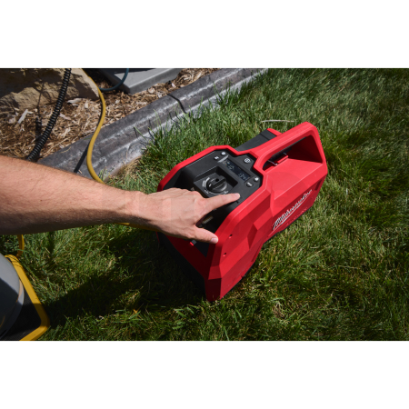 MILWAUKEE M18™ bezuhlíkové odsávací čerpadlo 4933498173