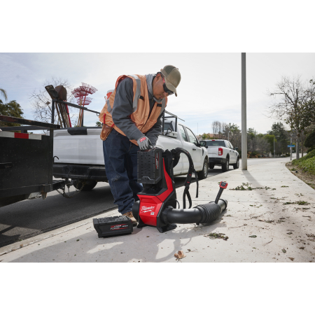 MILWAUKEE MX FUEL™ zádový fukar 4933500235