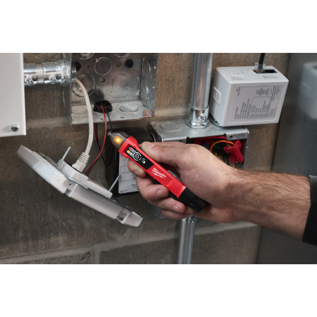 MILWAUKEE Bezkontaktní detektor napětí NCVDDF, s rozsahem 2-49 V a 50-1000 V AC, LED svícení 4933500162