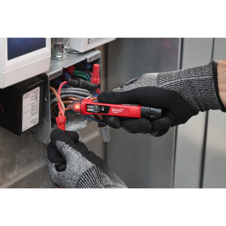 MILWAUKEE Bezkontaktní detektor napětí NCVDDF, s rozsahem 2-49 V a 50-1000 V AC, LED svícení 4933500162