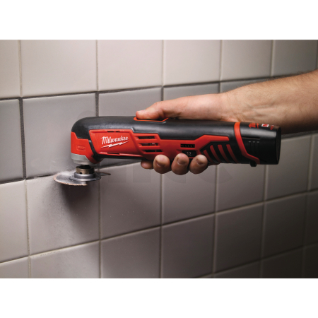 MILWAUKEE M12™ kompaktní multifunkční nářadí 4933441705
