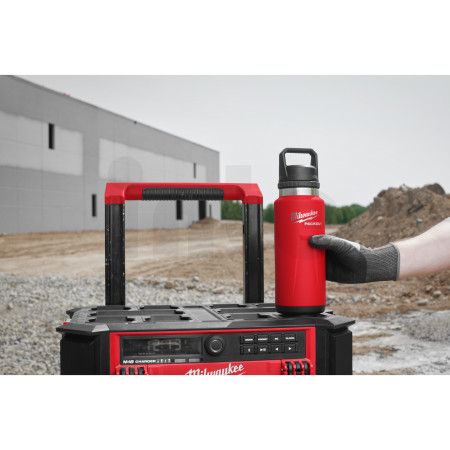MILWAUKEE Packout™ láhev 1065 ml s víčkem - červená 4932493467