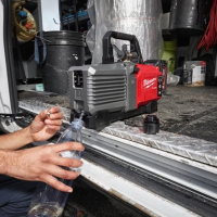 MILWAUKEE M18 FVP5-801 FUEL Akumulátorové vakuové čerpadlo 4933499248