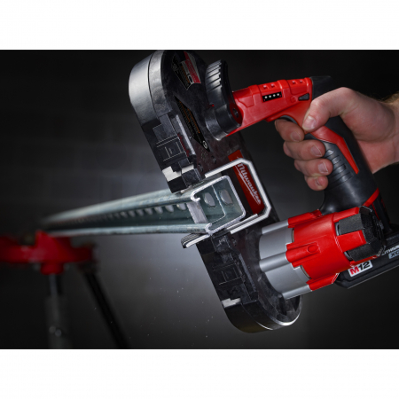 MILWAUKEE M12™ kompaktní pásová pila 4933431310
