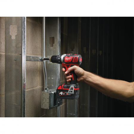 MILWAUKEE M18BDD-402C - M18™ kompaktní vrtací šroubovák 4933443565