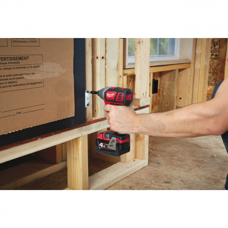 MILWAUKEE M18BID-402C - M18™ ¼″ hex kompaktní rázový utahovák 4933443580