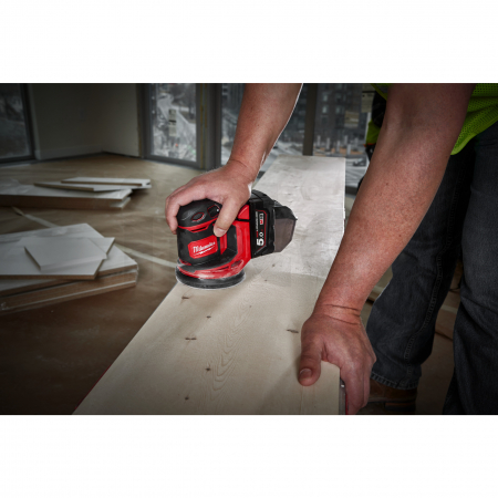 MILWAUKEE M18BOS125-502B - M18™ 125 mm excentrická bruska 4933464229