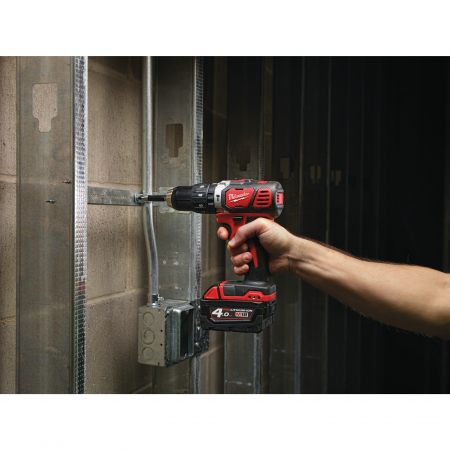 MILWAUKEE M18BPD-402C - M18™ kompaktní příklepová vrtačka 4933443520