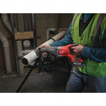 MILWAUKEE M18BSX-402C - M18™ SAWZALL™ šavlová pila  4933447285