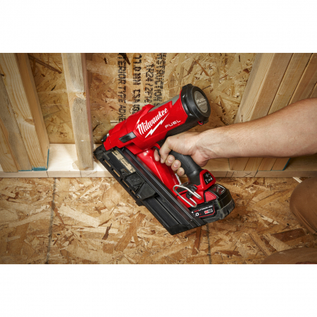 MILWAUKEE M18 FUEL™ 34° hřebíkovačka na kotevní hřebíky 4933471404