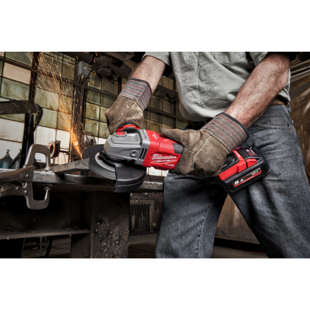 MILWAUKEE M18 FHSAG125XB M18 FUEL™ úhlová bruska 125 mm s posuvným spínačem 4933471377