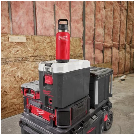 MILWAUKEE Packout™ láhev 1065 ml s víčkem - červená 4932493467