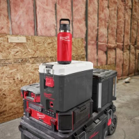 MILWAUKEE Packout™ láhev 1065 ml s víčkem - červená 4932493467